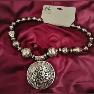 🚨NWT Bold And Chunky Silver Beaded Medallion Necklace